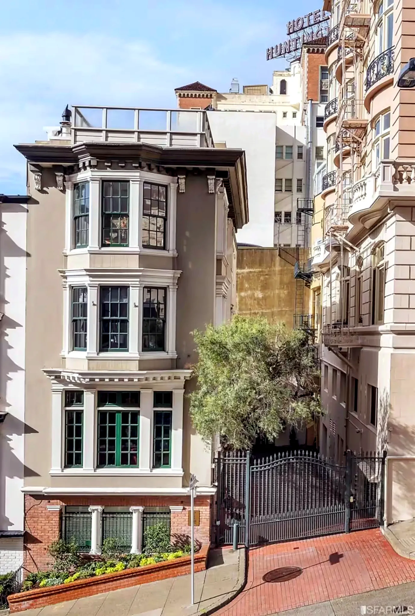 The building on Nob Hill
